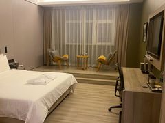 -西安大雁塔科技大学地铁站亚朵酒店