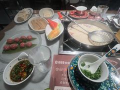 -尚尚仙·酸汤猪手·猪肚鸡火锅(华联万柳购物中心店)