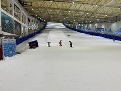 -乔波室内滑雪场