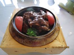 石锅牛仔骨，不好咬-城外驿餐厅
