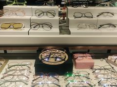 -宏宇眼镜蔡司依视路折扣店(兆佳眼镜城店)