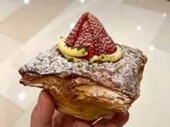 草莓吉士丹麦酥杯-PAPER STONE BAKERY(天环店)
