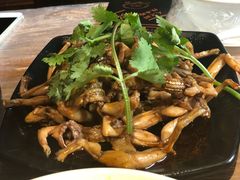 -巴厘龙虾·榜首油焖大虾(音乐学院·沿江酒馆店)