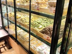 面包甜点陈列柜-宏发红西饼屋(天津路店)