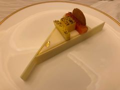 芒果芝士蛋糕，椰子和热带水果-迪拜帆船酒店海底餐厅