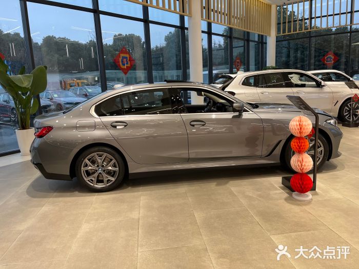 上海宝宁宝马4S店图片