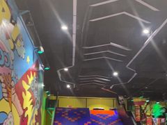 -爱蹦iBOON蹦床运动馆(江汉店)
