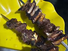 -烤肉小伙烤肉店