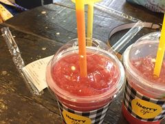 -莓园冰淇淋店