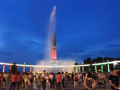 -人民防洪胜利纪念塔