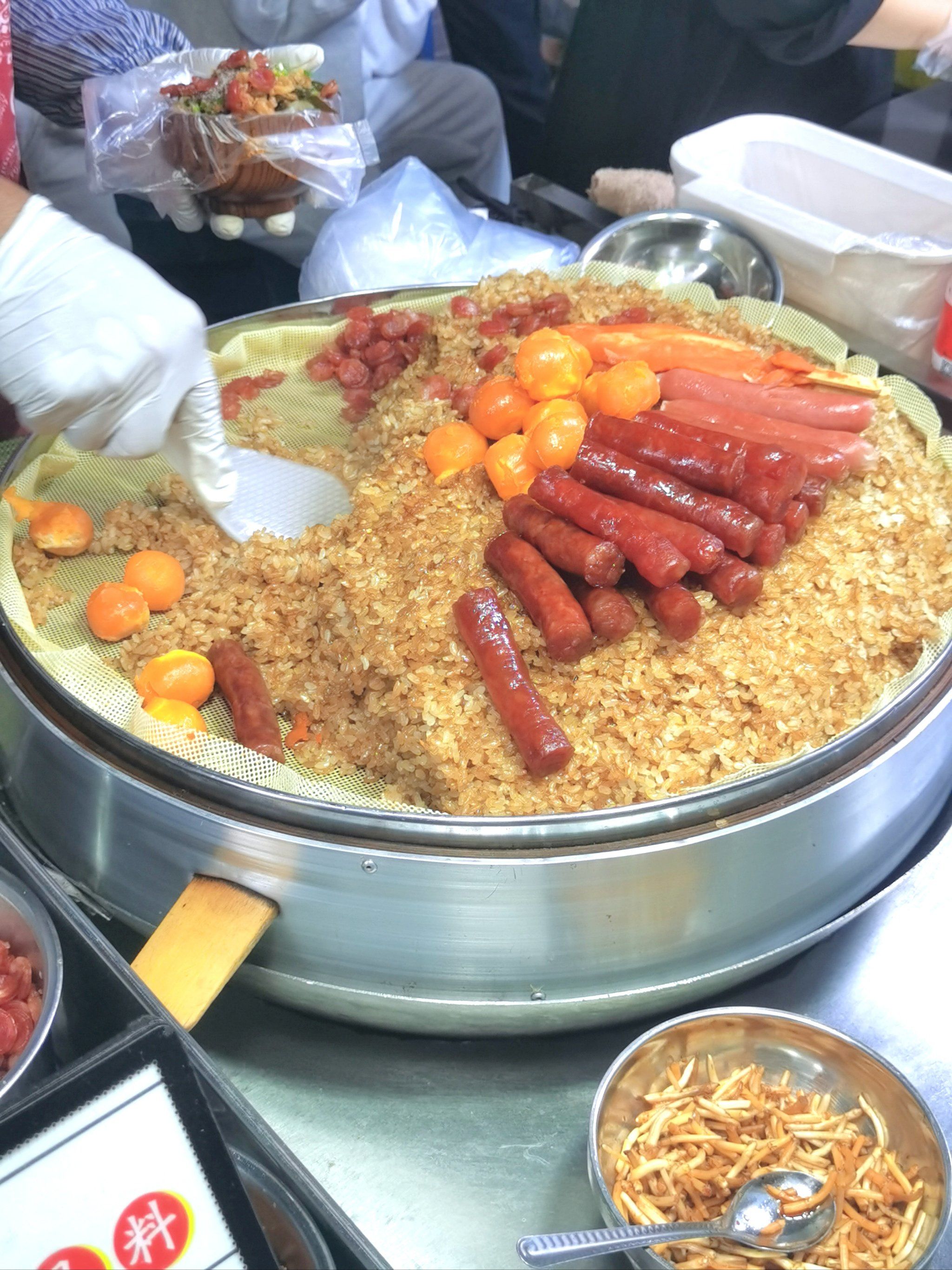 配料丰富咸香,下次还买[色]
#糯米饭 #在路边摊感受人间烟火 #特色