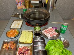 -围炉肉舍•炭烤活鳗•丹东海鲜烤肉(步行街店)