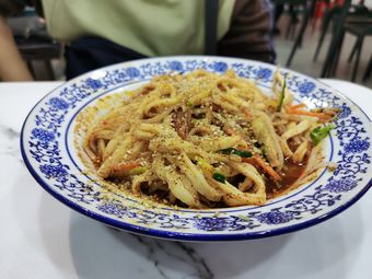 我记得备注要的擀面皮,牛筋面,红薯粉皮,送来打开一看,里面