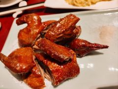 红烧脆皮乳鸽-老坑记·香港经典粤菜馆