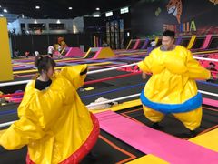 -嘿哟动霸CHUA·新潮玩运动娱乐中心·蹦床滑冰团建乐园