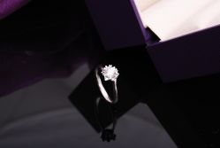 -威德钻石-克拉钻大本营(南京东路店)