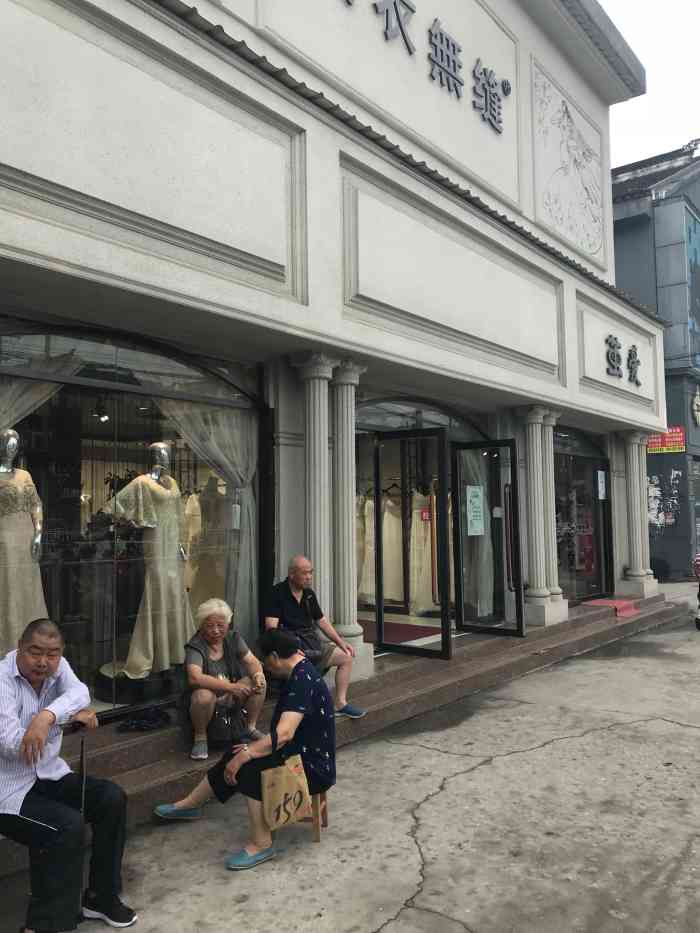 跟虎丘那边的婚纱店明显不一样环境跟商场