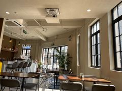 -Fridi Patisserie Cafe