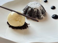 巧克力蛋糕配香草冰淇淋-Jean Georges