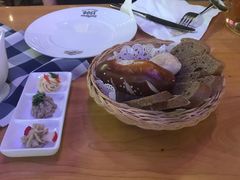 -皇冠自酿啤酒坊(中国红街5号楼店)