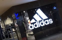 -adidas(德基广场店)