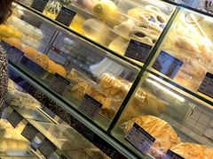 面包甜点陈列柜-白玉兰食品甜凤店(合生汇店)
