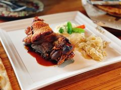 招牌巴伐利亚烤脆皮猪肘-LENBACH兰巴赫西餐啤酒坊(大连东港店)