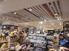 -三福时尚(三峡广场华夏银座店)