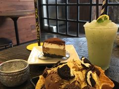 -莓园冰淇淋店