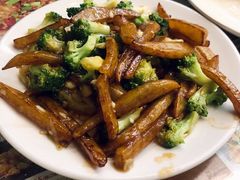 西兰花炒土豆-东北四季饺子王(华山路店)