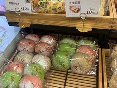 -顶东面包花园·生日蛋糕(世博店)