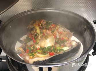 品尝正宗湘西风情的剁椒鱼头