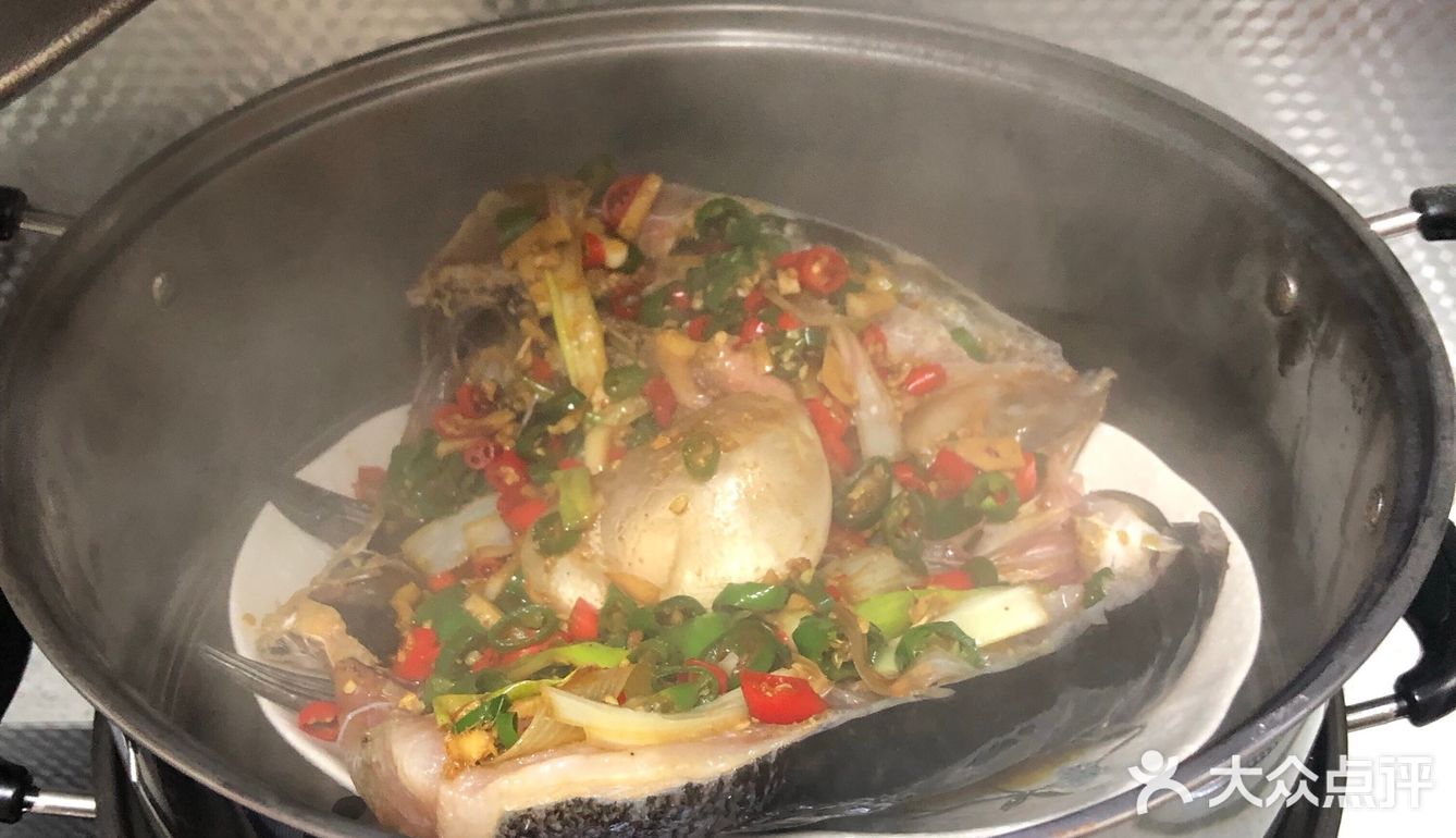 品尝正宗湘西风情的剁椒鱼头