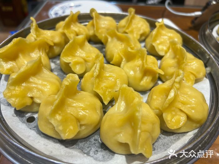 那家老院子东北菜·饺子·小鸡炖蘑菇(艳华街店)玉米面猪肉酸菜蒸饺图片