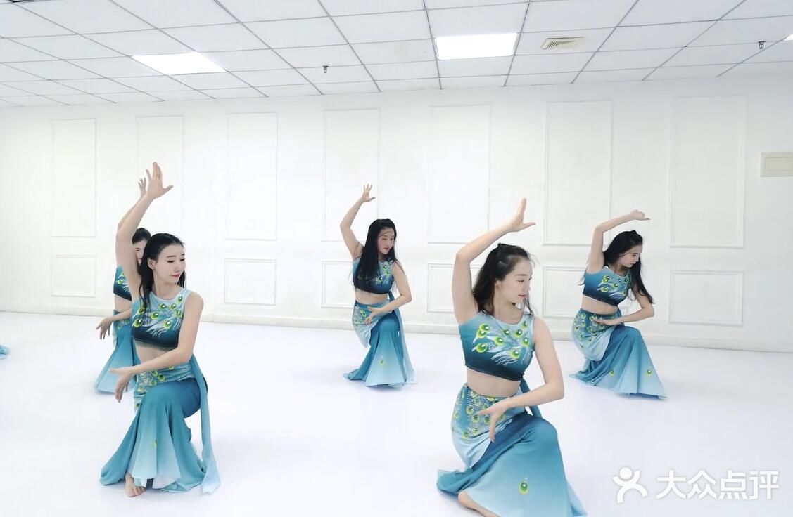 越努力，越幸运；越自律，越优秀