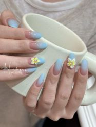 -花岐款式专研健康美甲沙龙