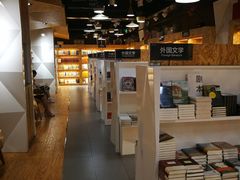 大堂-新华里咖啡书吧(新华书店小寨店)