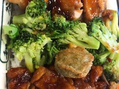 宫保鸡丁拼秘汁鸡排盖饭-和合谷(新街口店)