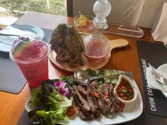 -Chom Cafe and Restaurant
