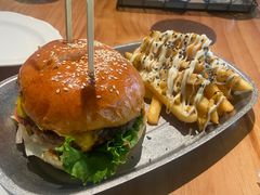 -三勾JJJ Burger&Coffee(梅溪湖店)