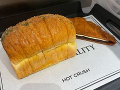 -HOT CRUSH趁热集合·现烤面包(上海环球港店)