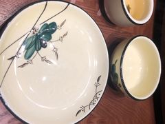 餐具摆设-老滇山寨•云南特色菜•地方菜•民族风情歌舞表演(金碧店)