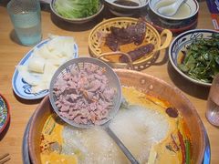 -洱火云南酸菜牛肉火锅(石景山当代商城店)