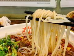 -爆炸头阿姨小四川正宗川味小吃(无任何分店)