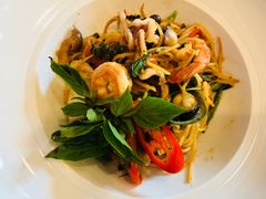 -Chom Cafe and Restaurant