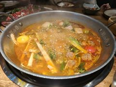 -野山舂·贵州现舂酸汤火锅(鸿通城店)