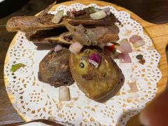 招牌椒盐鸭头-聚汇三少·龙虾·中餐厅(莫邪路新天地店)