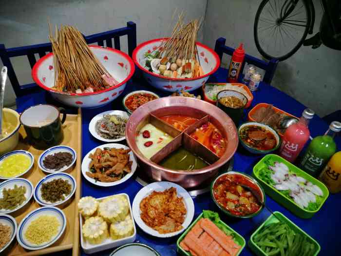 谦儿哥胡同串串-"谦而哥胡同串串,玄武路中段79号华尔菲酒.