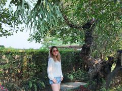 -Chom Cafe and Restaurant
