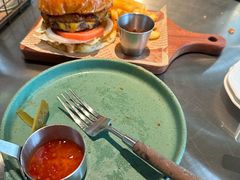 -三勾JJJ Burger&Coffee(梅溪湖店)